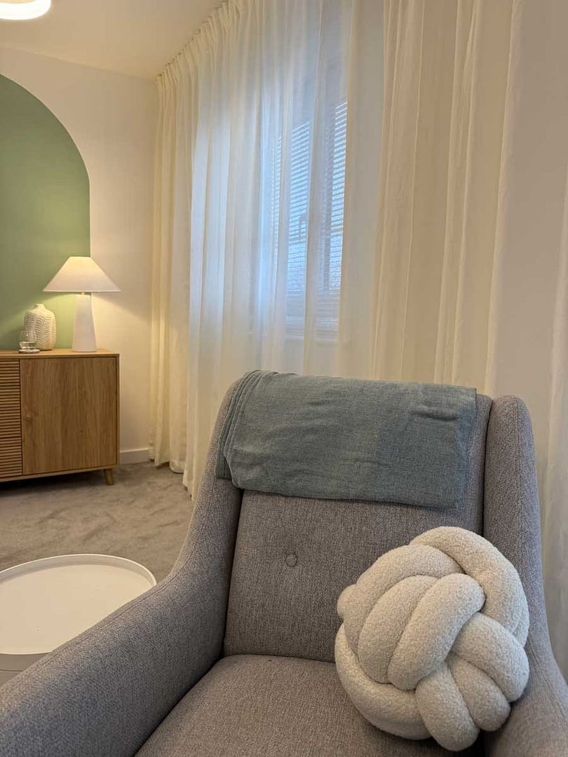 soft-white-wall-to-wall-curtains-Georgie-Web-Art-Bristol-